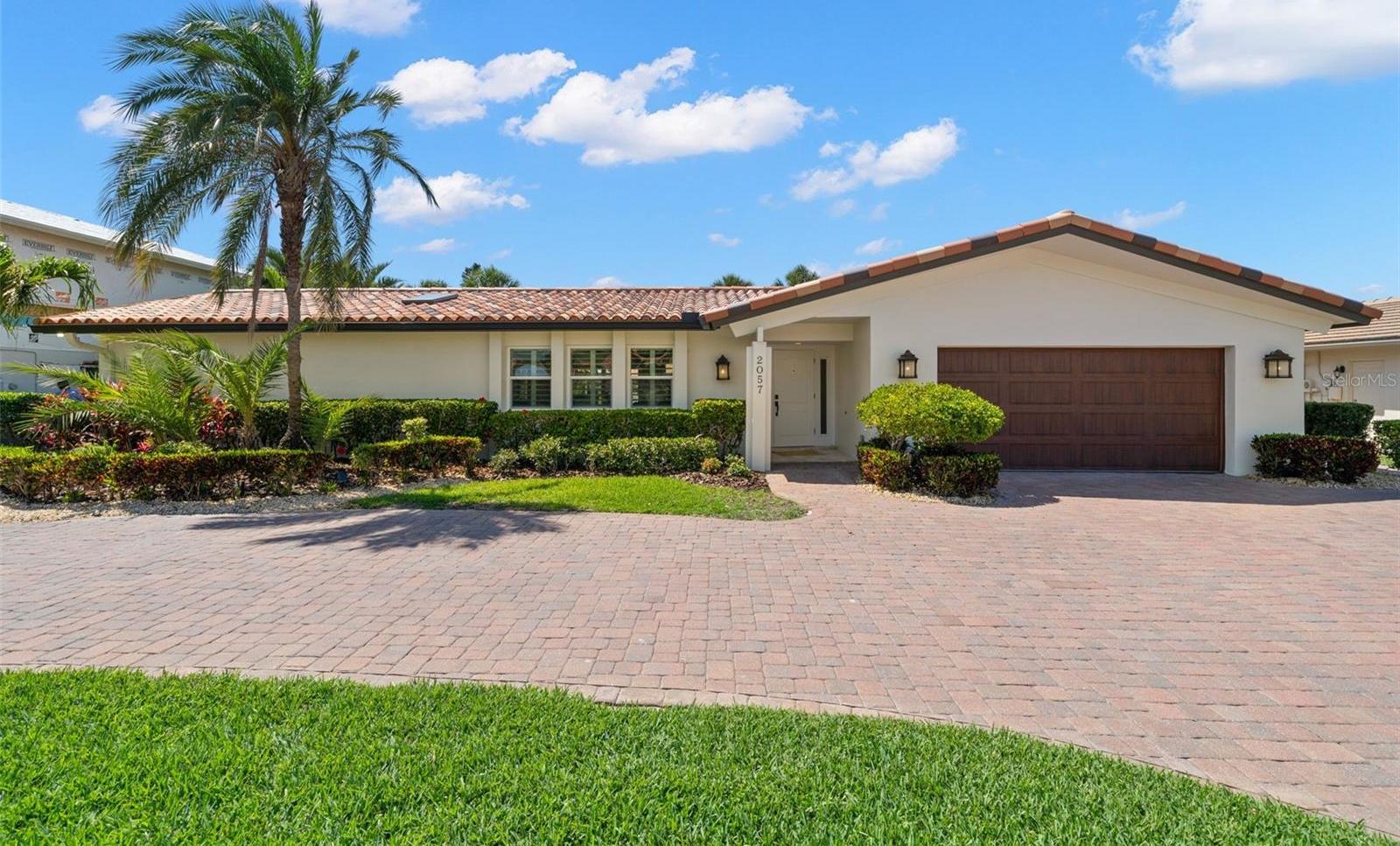 Photo one of 2057 Kansas Ne Ave St Petersburg FL 33703 | MLS TB8371206