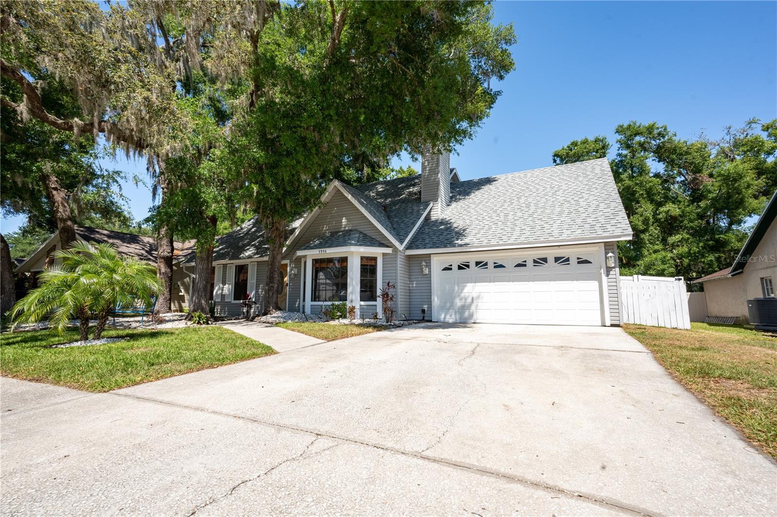 Photo one of 1916 River Crossing Dr Valrico FL 33596 | MLS TB8371827