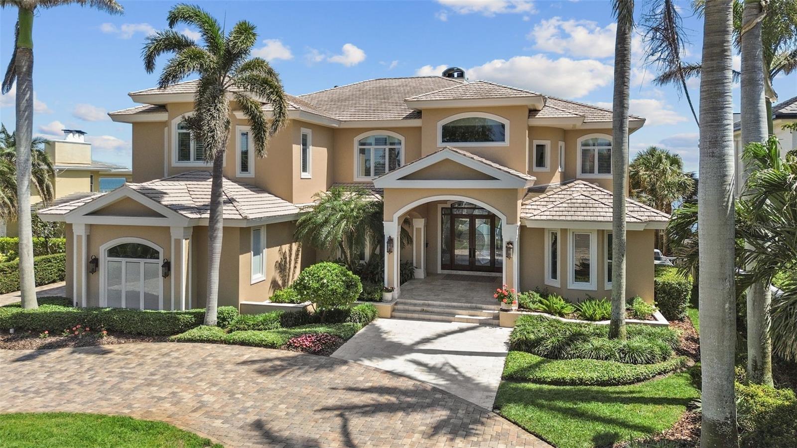 Photo one of 1737 Brightwaters Ne Blvd St Petersburg FL 33704 | MLS TB8372318