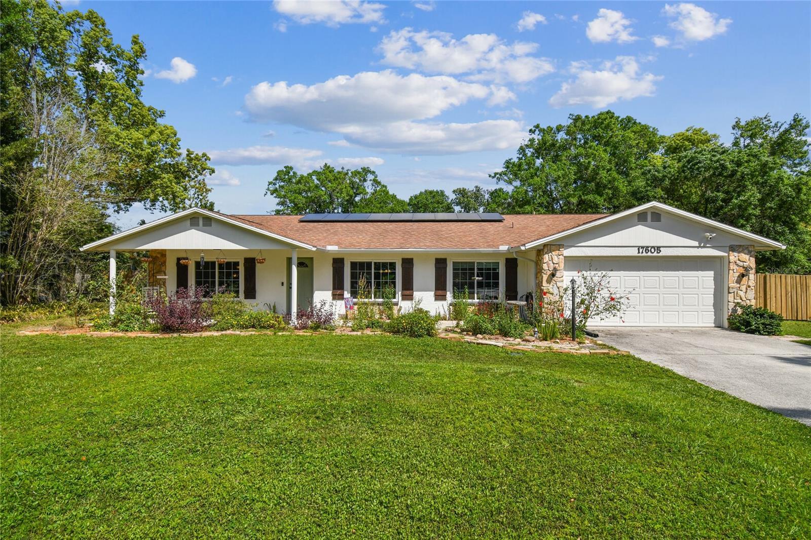 Photo one of 17605 Simmons Rd Lutz FL 33548 | MLS TB8373140
