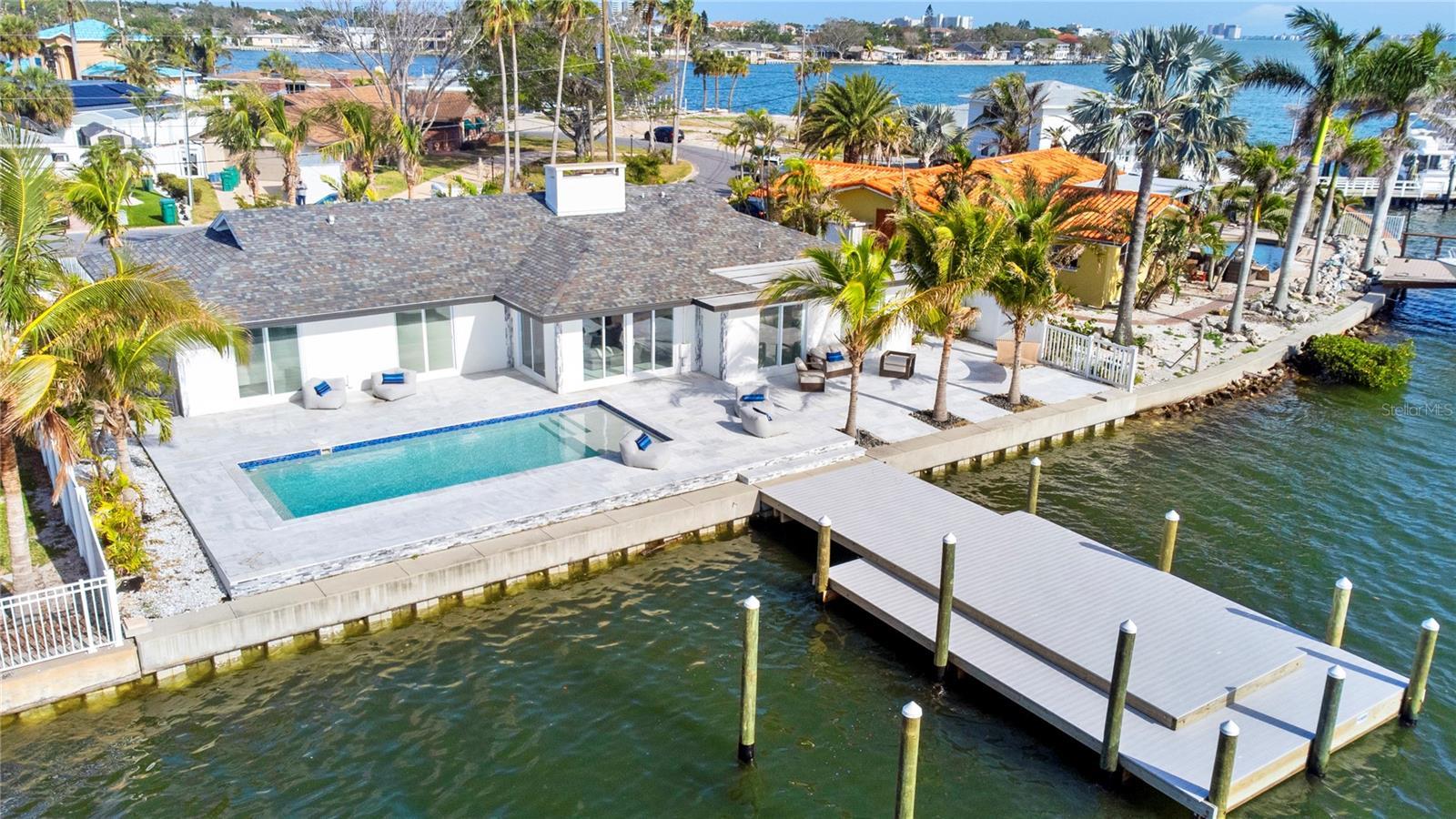 Photo one of 1493 Sea Gull S Dr St Petersburg FL 33707 | MLS TB8373576