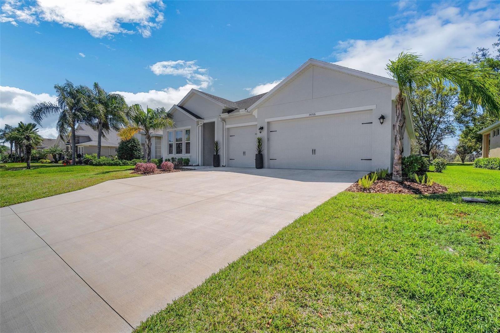 Photo one of 34516 Heavenly Ln Dade City FL 33525 | MLS TB8373931