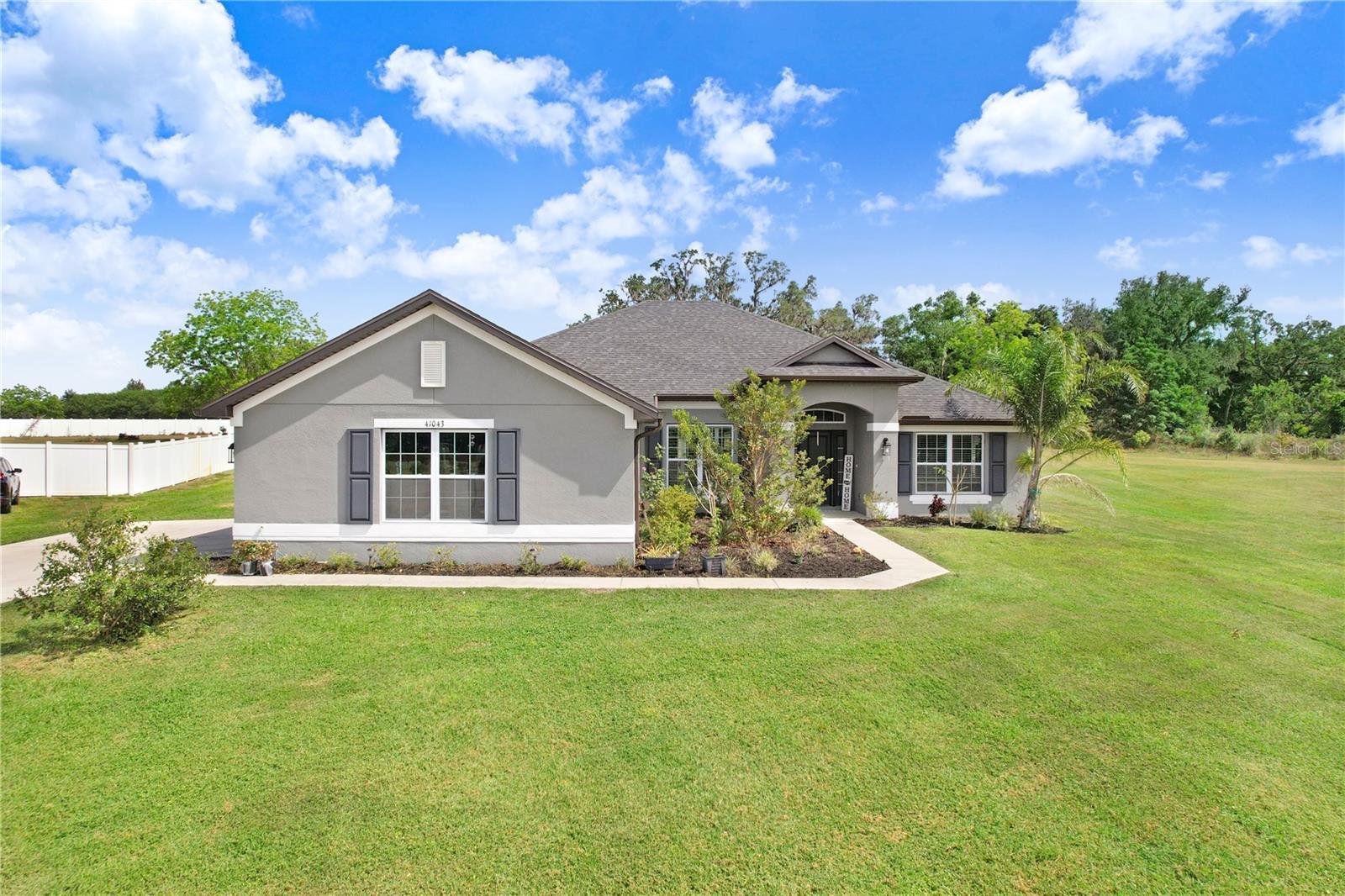 Photo one of 41043 Stanton Hall Dr Dade City FL 33525 | MLS TB8375347