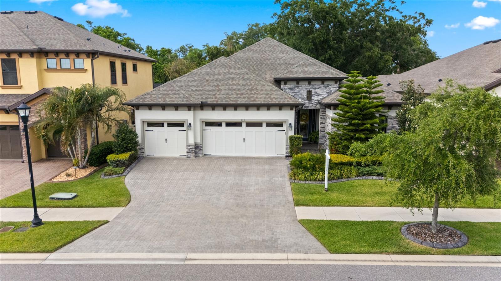 Photo one of 922 Grand Cresta Ave Brandon FL 33511 | MLS TB8376259