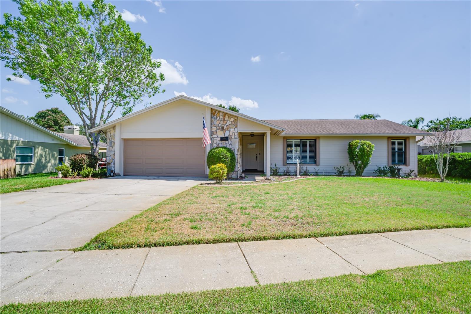 Photo one of 1104 Northridge Dr Palm Harbor FL 34683 | MLS TB8376757