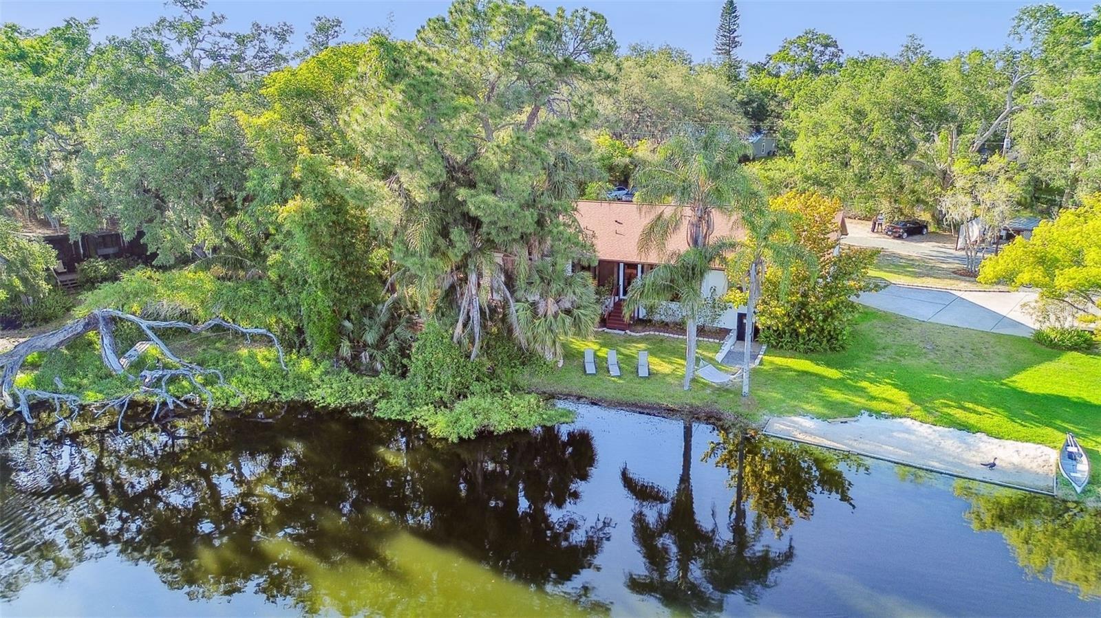Photo one of 201 Gornto Lake Rd Brandon FL 33510 | MLS TB8377850