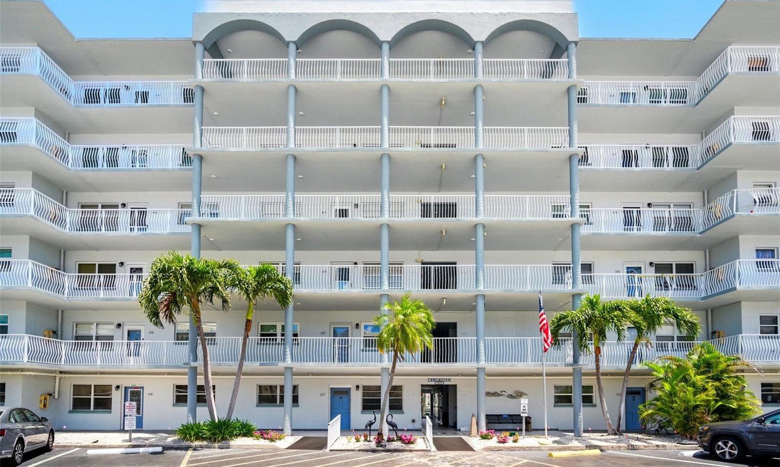 Photo one of 5925 Shore S Blvd # 611 Gulfport FL 33707 | MLS TB8378570
