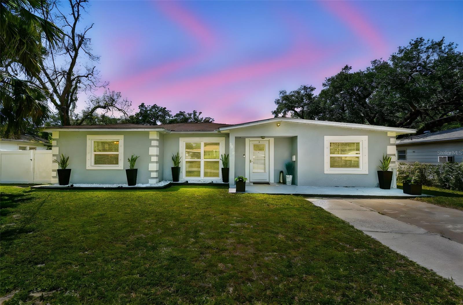 Photo one of 6914 N Ola Ave Tampa FL 33604 | MLS TB8378863