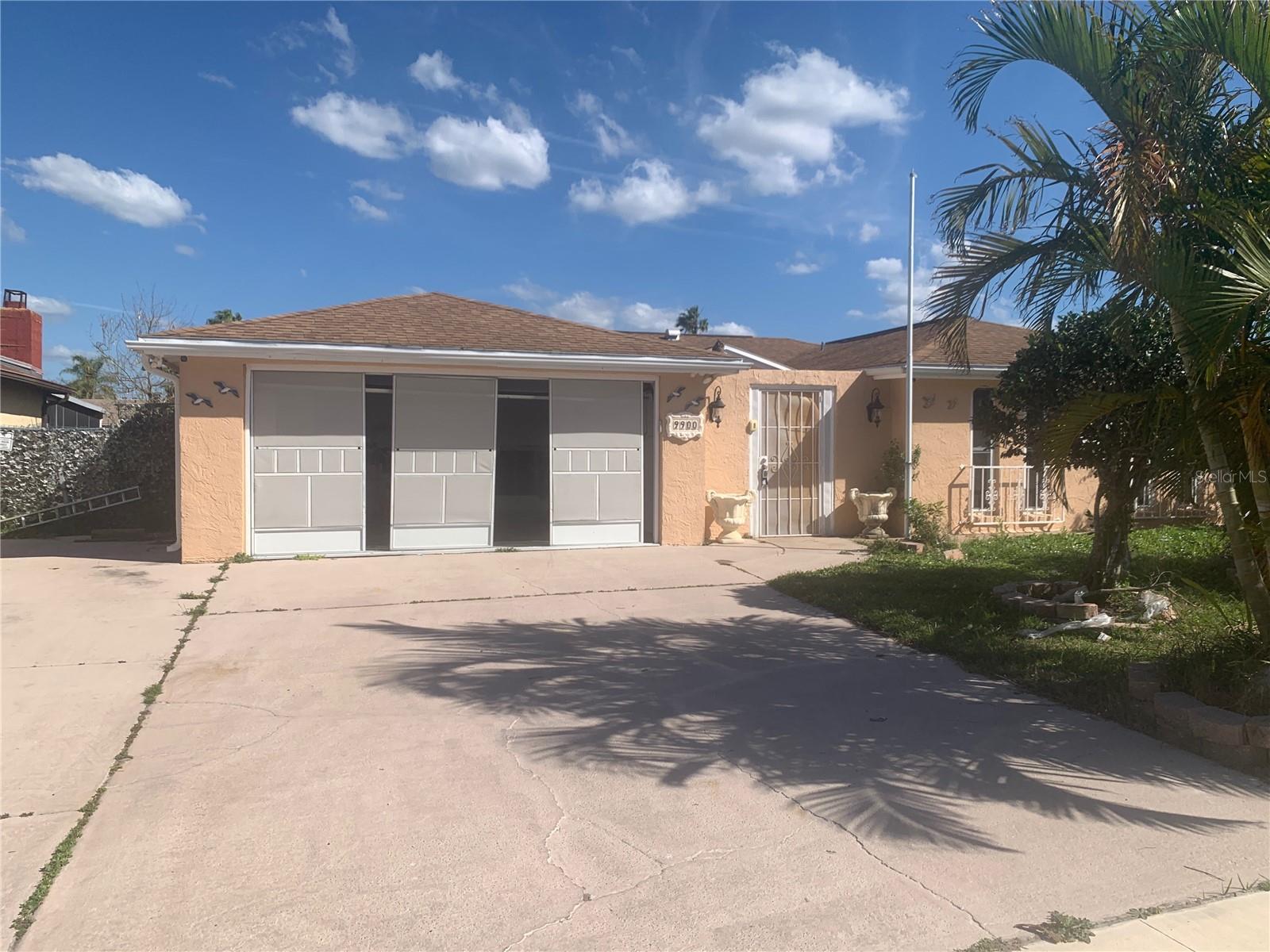 Photo one of 9900 Island Harbor Dr Port Richey FL 34668 | MLS TB8379178