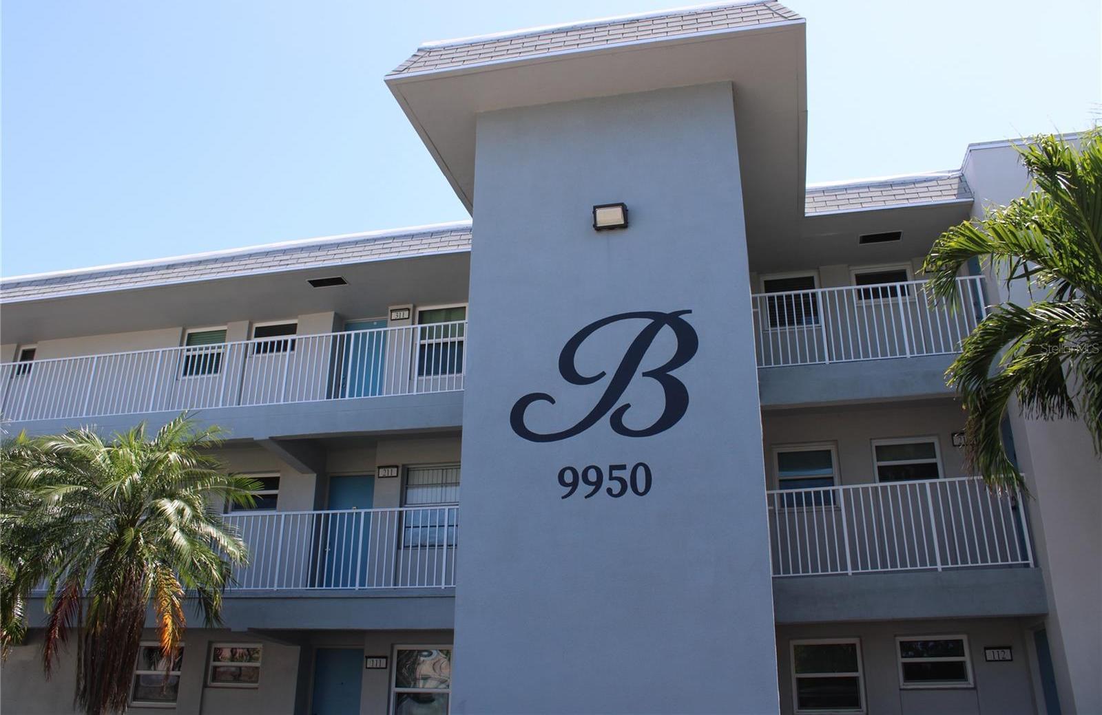 Photo one of 9950 47Th N Ave # 311 St Petersburg FL 33708 | MLS TB8379238