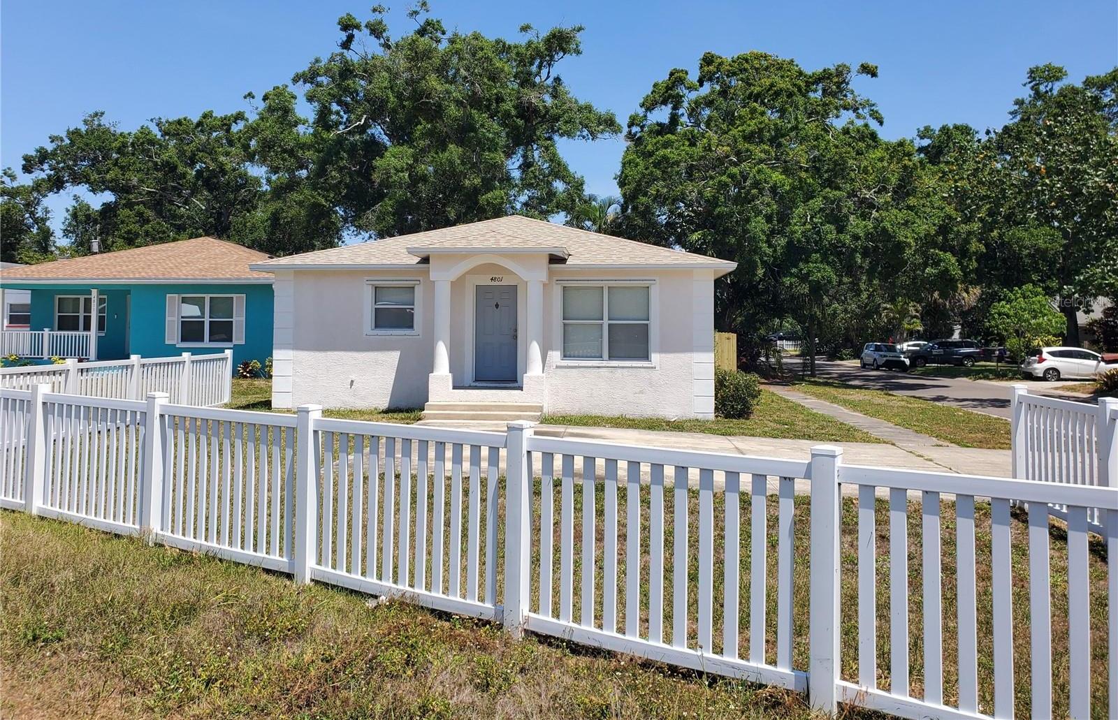 Photo one of 4801 Haines N Rd St Petersburg FL 33714 | MLS TB8379577