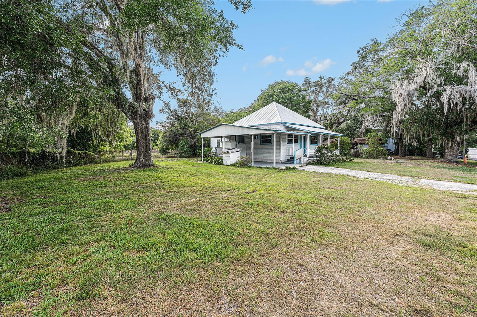 Photo one of 20653 Old Trilby Rd Dade City FL 33523 | MLS TB8379693