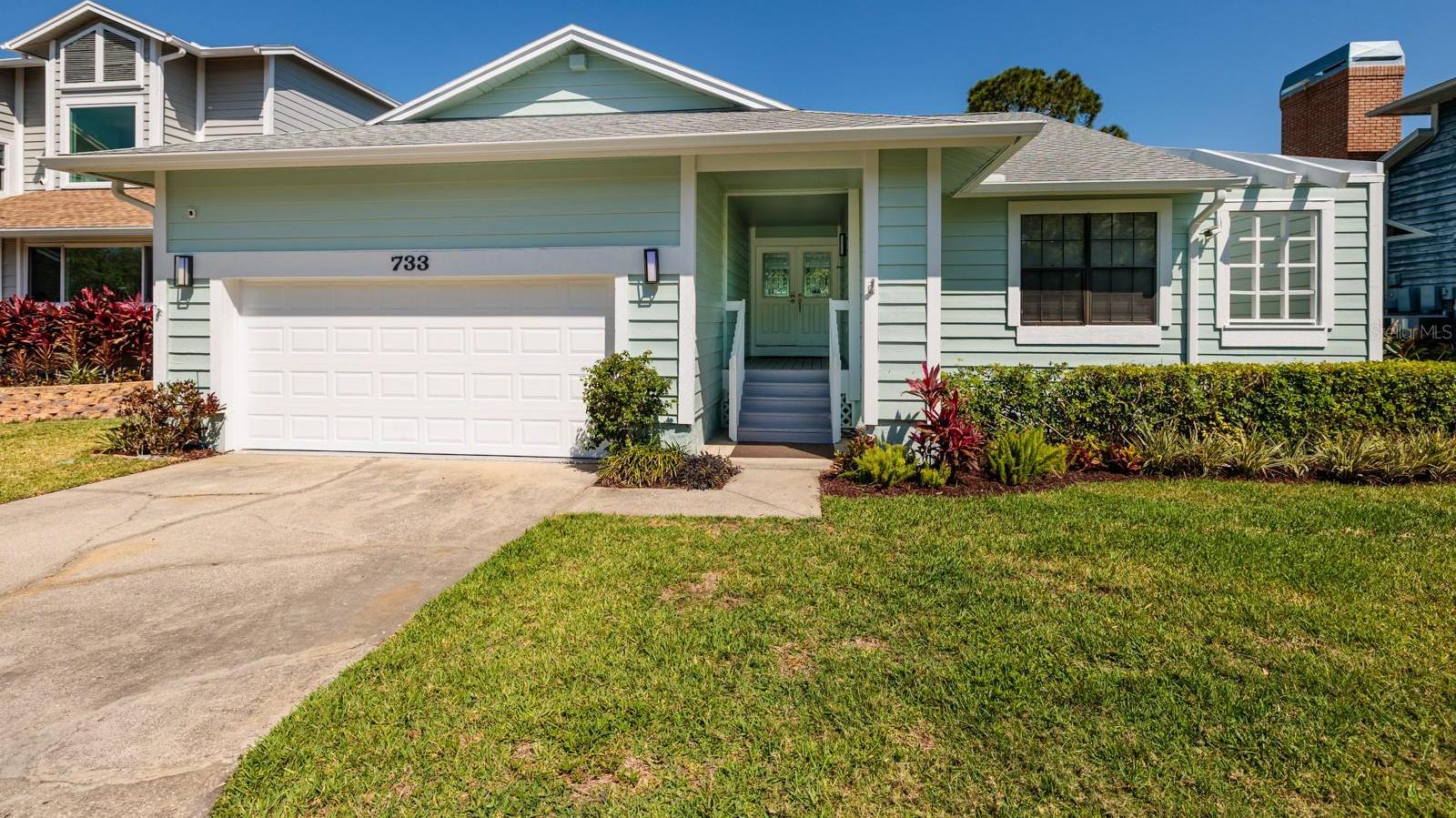 Photo one of 733 Captiva Ne Ct St Petersburg FL 33702 | MLS TB8379630