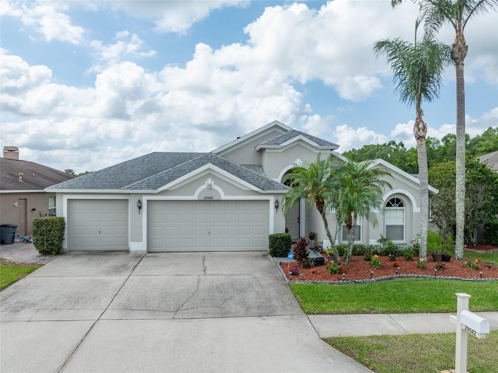 Photo one of 29542 Forest Glen Dr Wesley Chapel FL 33543 | MLS TB8380598