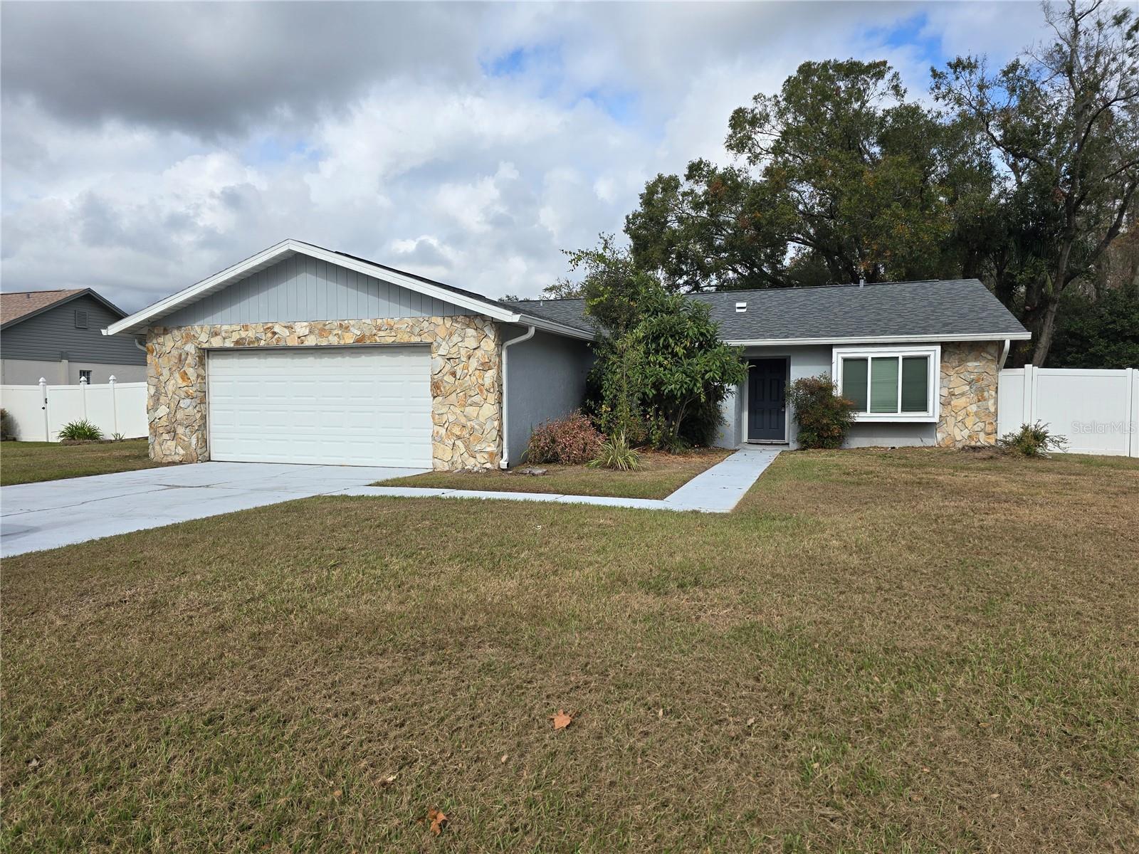 Photo one of 23015 Mayfair Rd Land O Lakes FL 34639 | MLS TB8381009