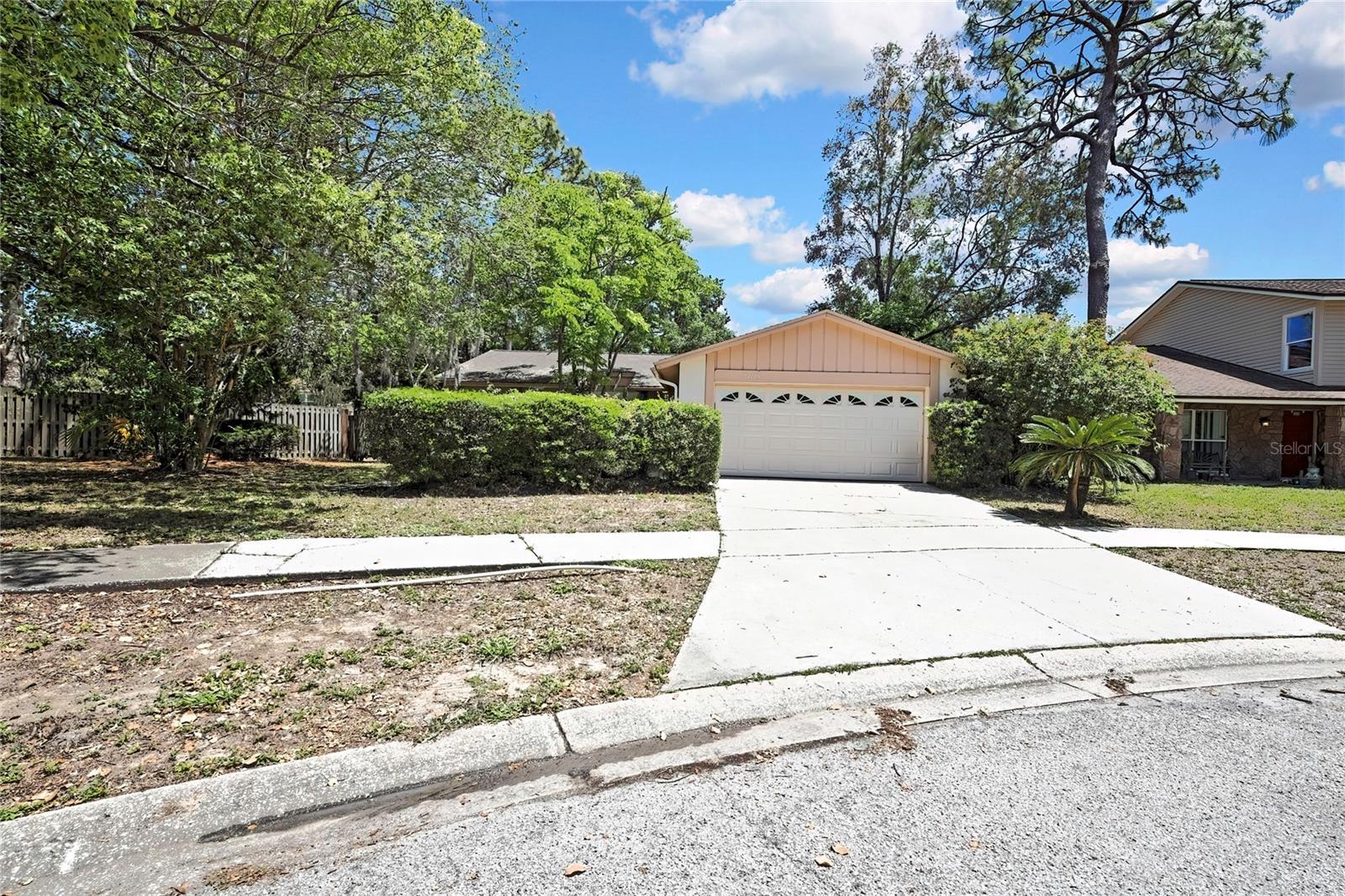 Photo one of 14615 Daybreak Dr Lutz FL 33559 | MLS TB8381257