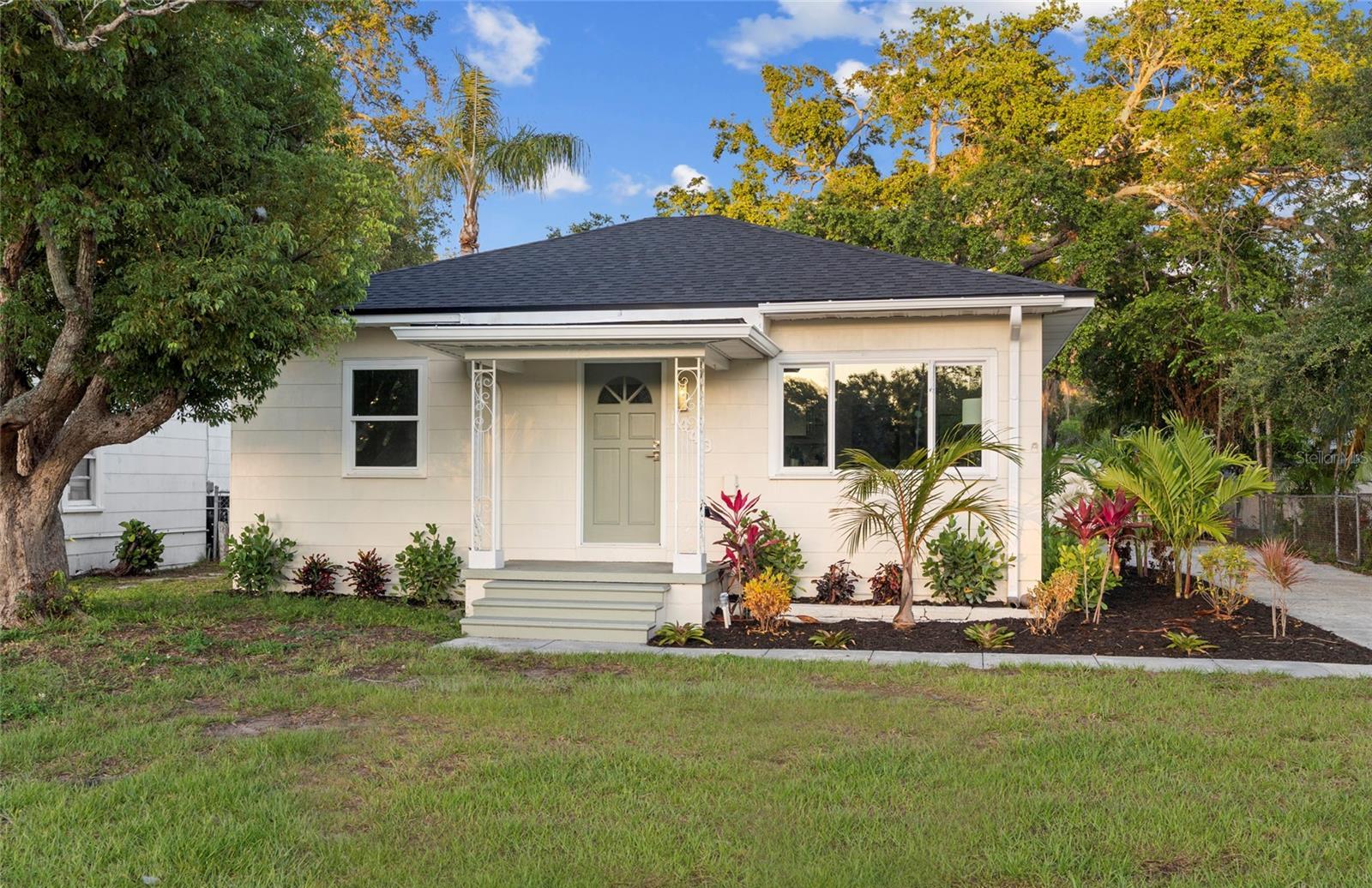 Photo one of 1443 Paloma Ln Dunedin FL 34698 | MLS TB8381724