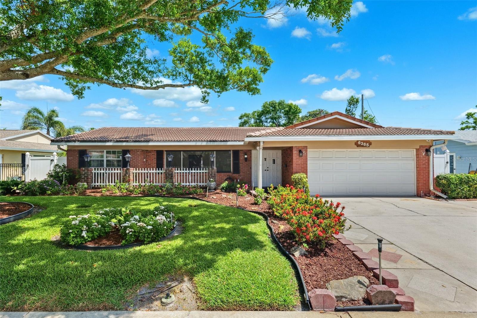 Photo one of 6365 32Nd N Ave St Petersburg FL 33710 | MLS TB8381881