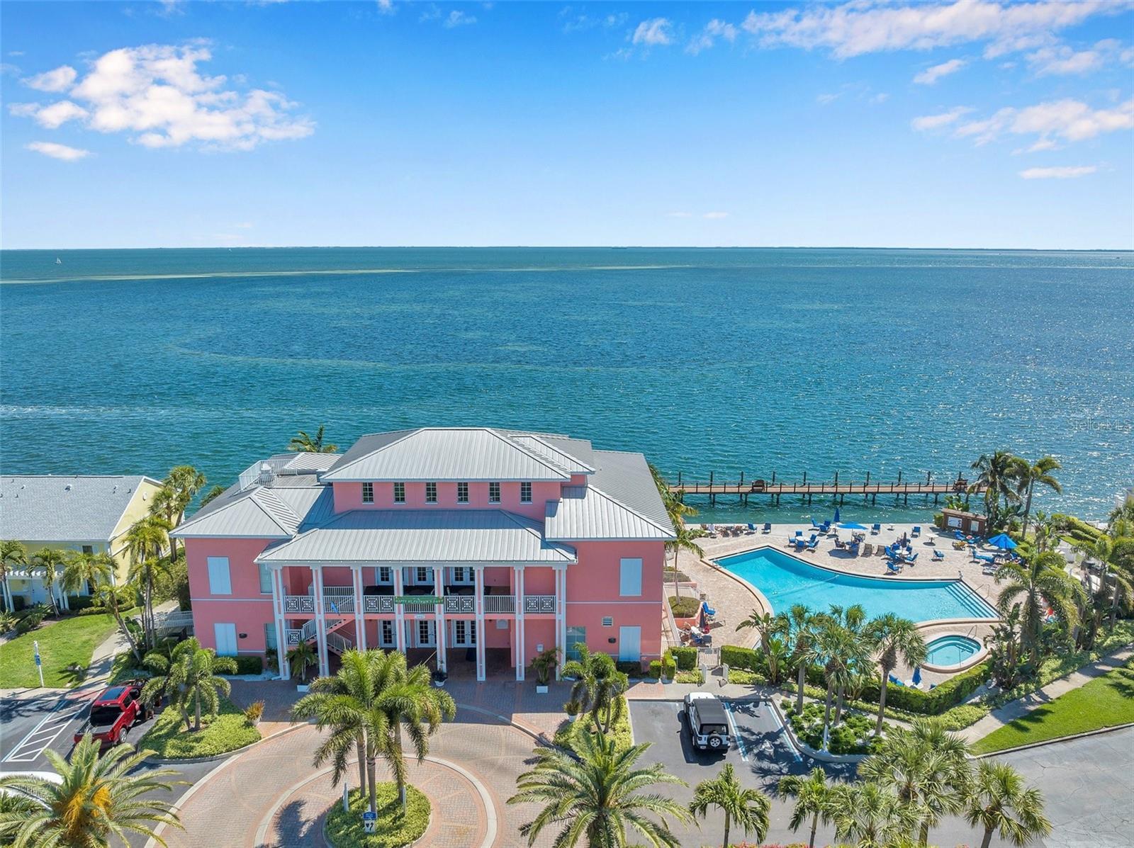 Photo one of 4872 Beach Se Dr # D St Petersburg FL 33705 | MLS TB8382847