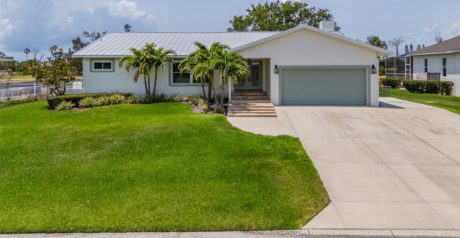 Photo one of 817 Eagle Ln Apollo Beach FL 33572 | MLS TB8383049
