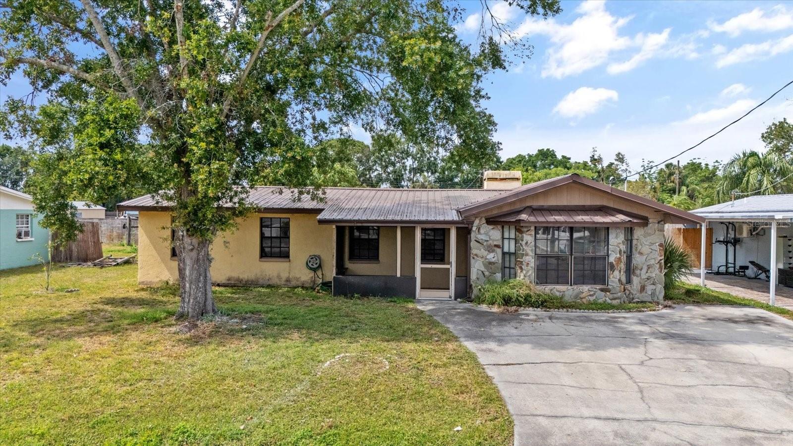 Photo one of 9221 W Robson St Tampa FL 33615 | MLS TB8383537