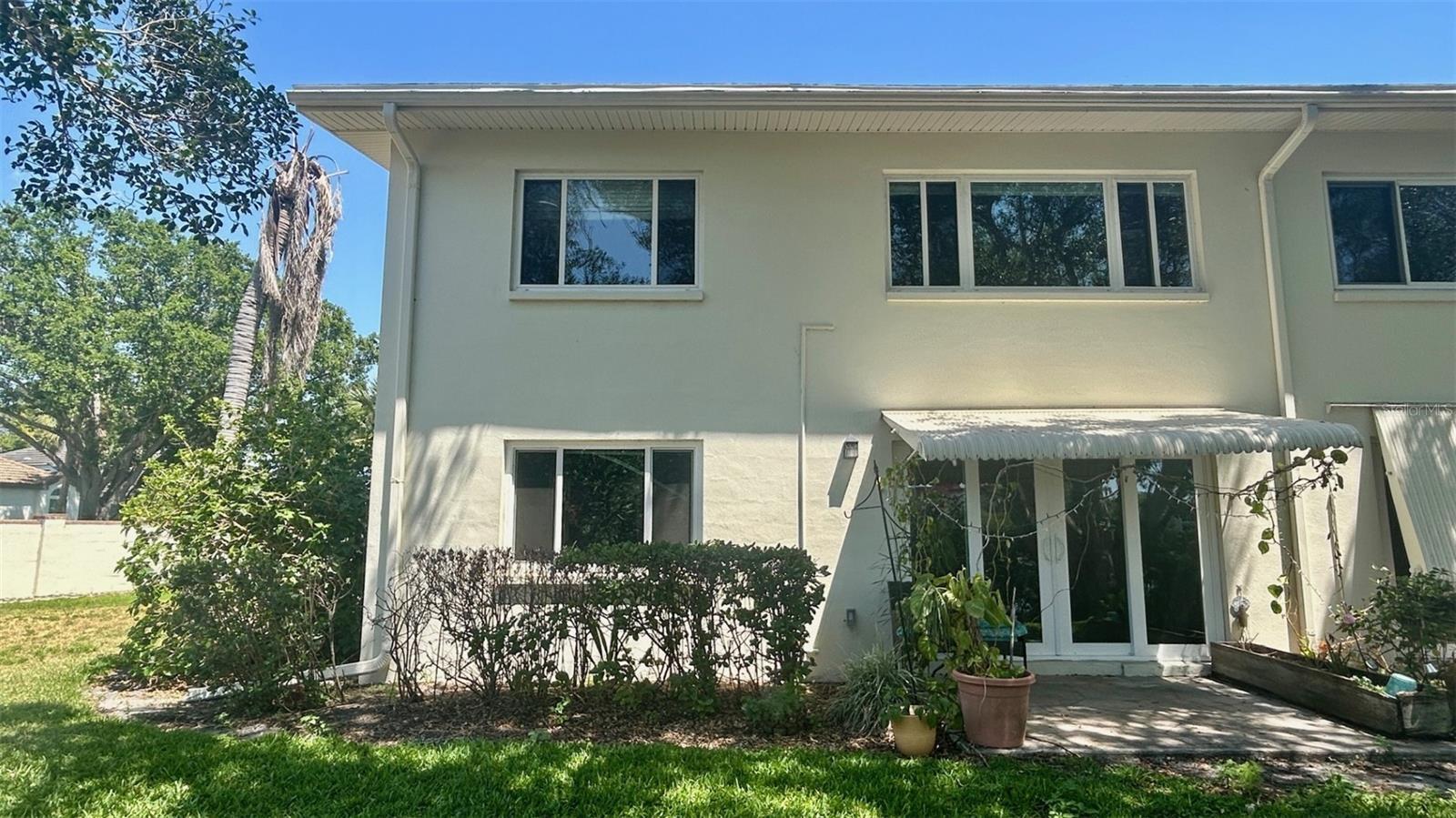 Photo one of 4560 Overlook Ne Dr # 168 St Petersburg FL 33703 | MLS TB8383677