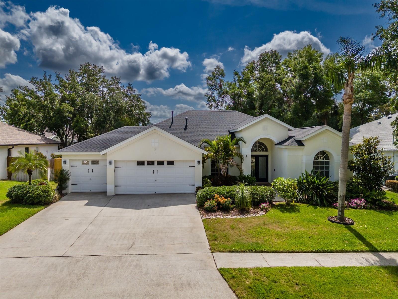 Photo one of 4612 River Overlook Dr Valrico FL 33596 | MLS TB8383808
