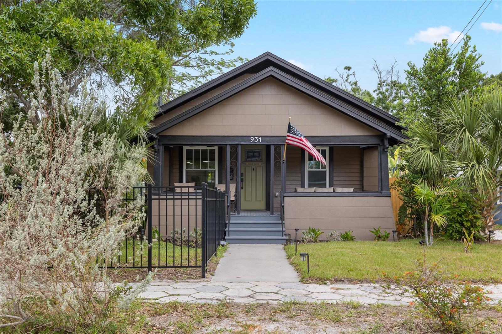 Photo one of 931 28Th N Ave St Petersburg FL 33704 | MLS TB8384996