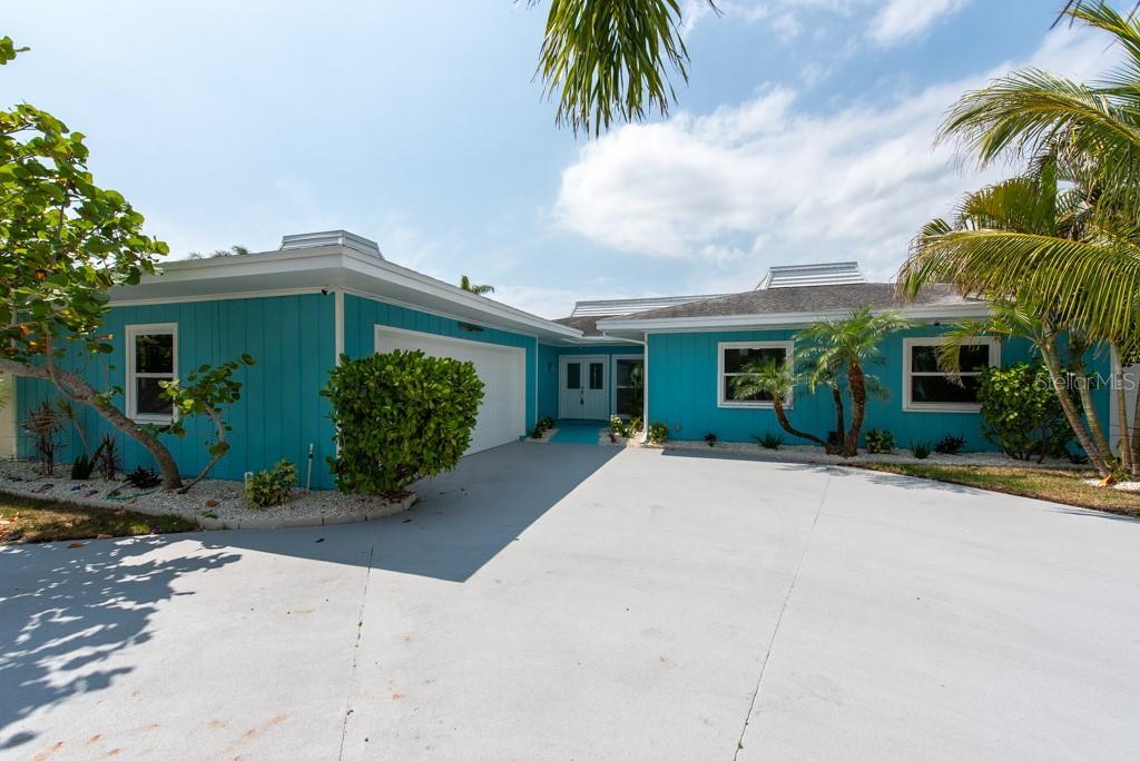 Photo one of 4643 Bay Crest Dr Tampa FL 33615 | MLS TB8385031