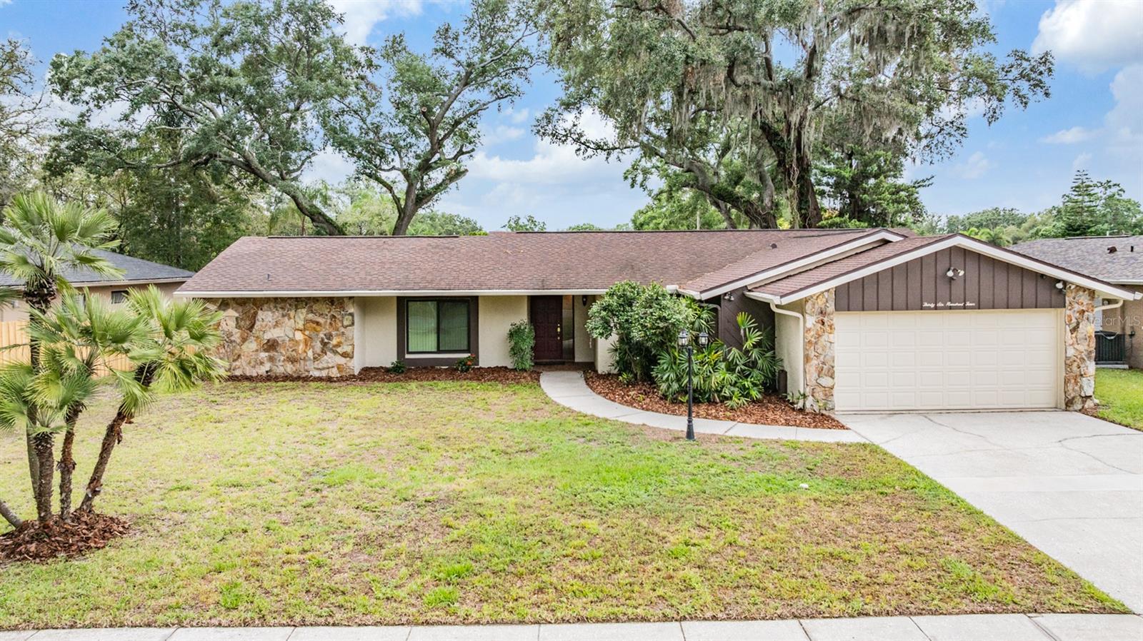 Photo one of 3604 Arlington Oaks Ct Tampa FL 33618 | MLS TB8386060