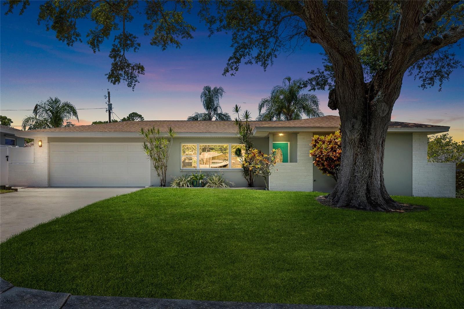 Photo one of 1530 Picardy Cir Clearwater FL 33755 | MLS TB8386268