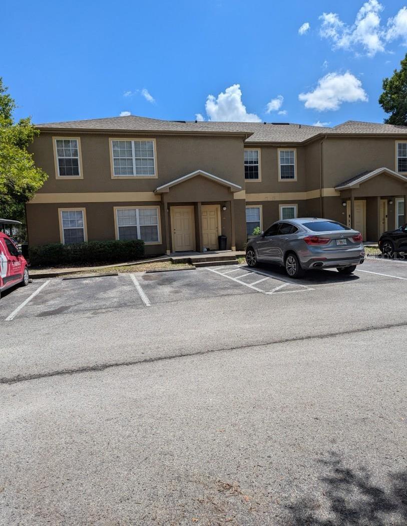 Photo one of 5915 Brickleberry Ln # 103 Zephyrhills FL 33541 | MLS TB8386224