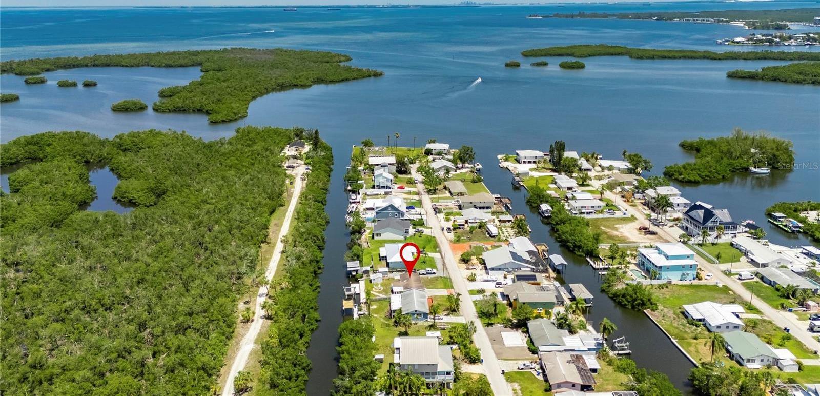 Photo one of 825 Seabreeze Dr Ruskin FL 33570 | MLS TB8386254