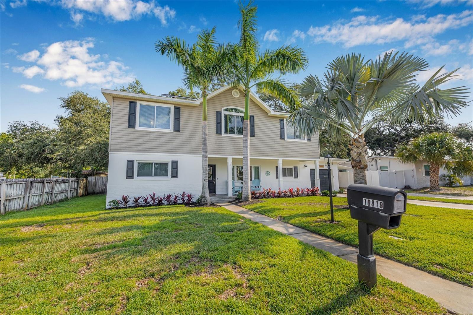 Photo one of 10819 Seminole N Dr St Petersburg FL 33708 | MLS TB8386985