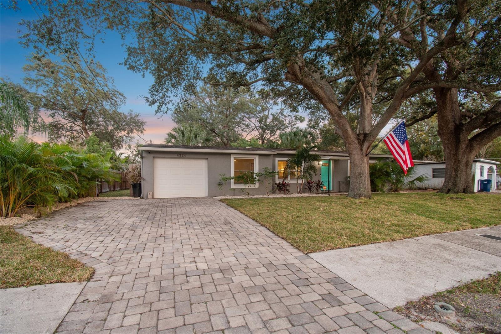Photo one of 4324 S Clark Ave Tampa FL 33611 | MLS TB8388296