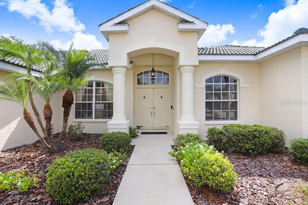 Photo one of 1212 Baycove Ln Lutz FL 33549 | MLS TB8388702