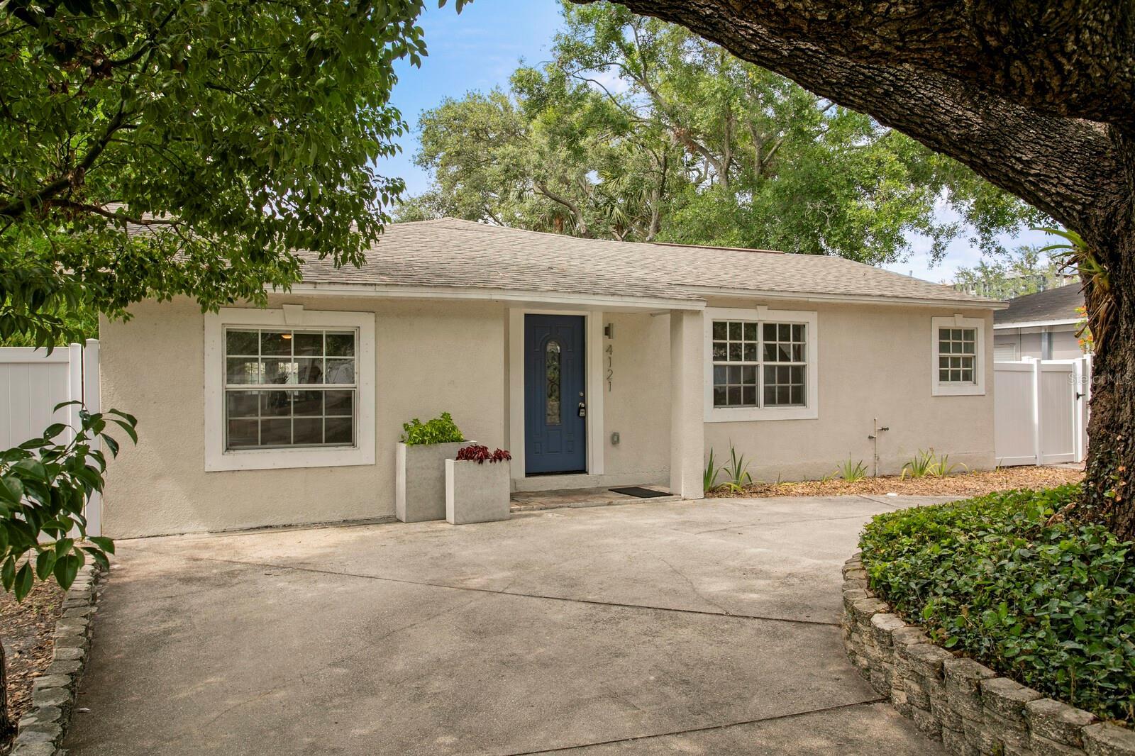 Photo one of 4121 W San Nicholas St Tampa FL 33629 | MLS TB8389938