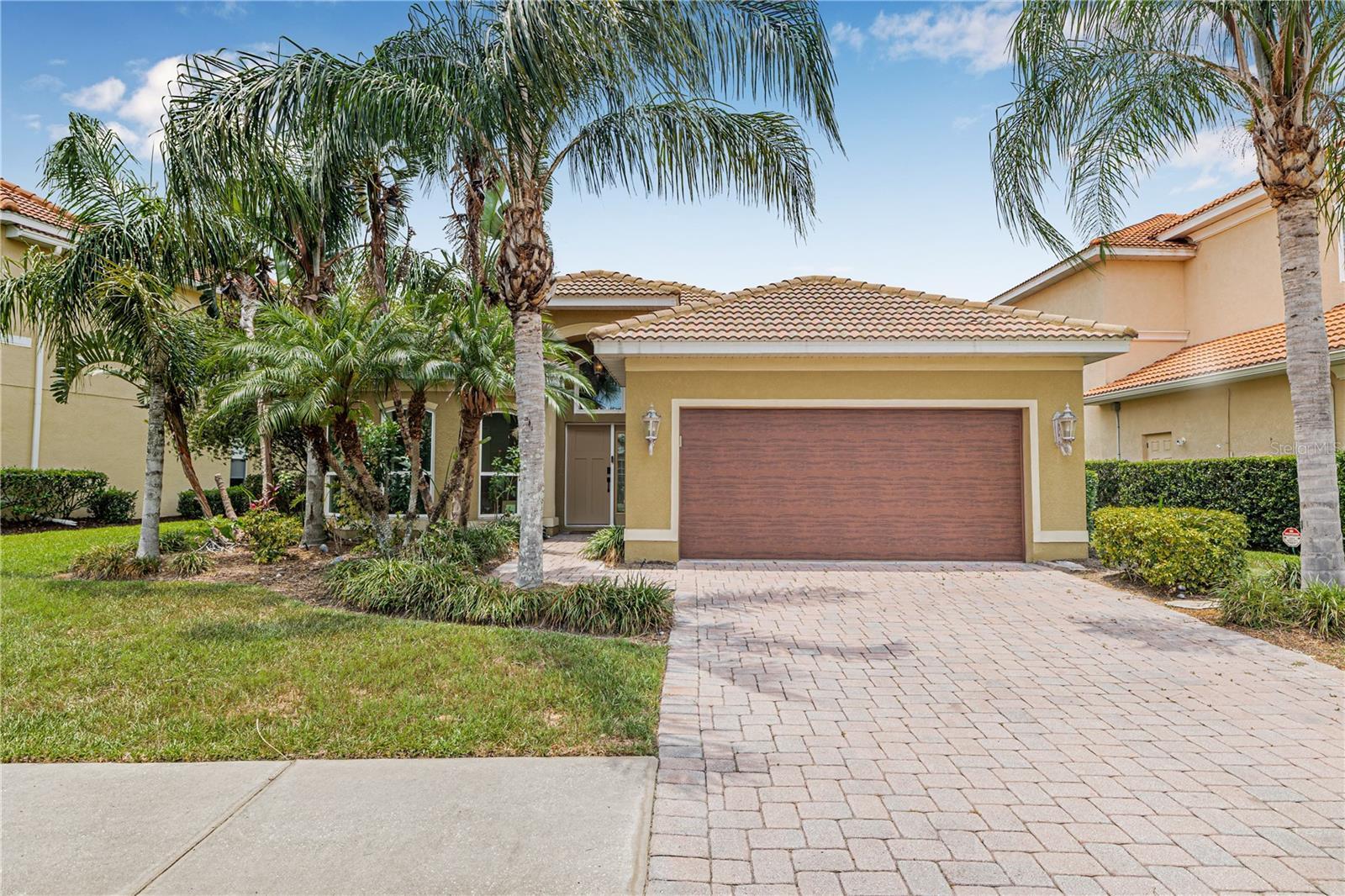 Photo one of 18036 Java Isle Dr Tampa FL 33647 | MLS TB8391498