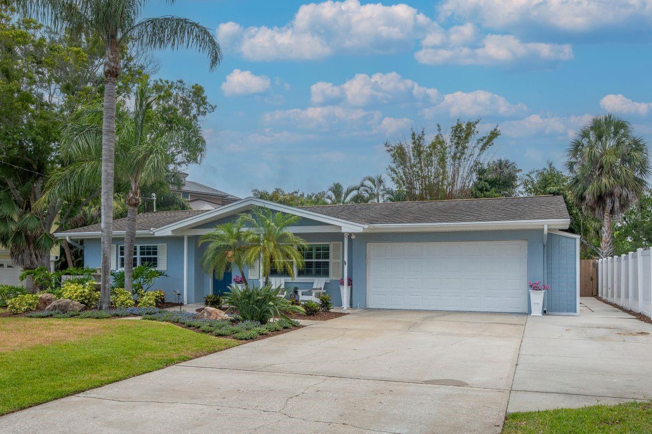 Photo one of 111 Carlyle Dr Palm Harbor FL 34683 | MLS TB8392767