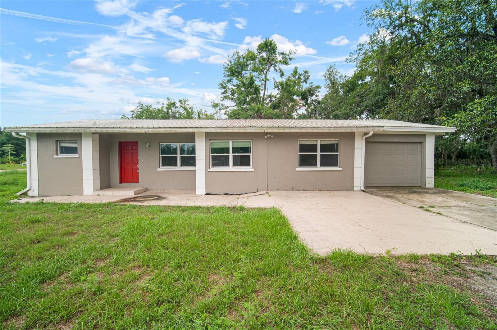 Photo one of 1217 W Terrace Dr Plant City FL 33563 | MLS TB8393926