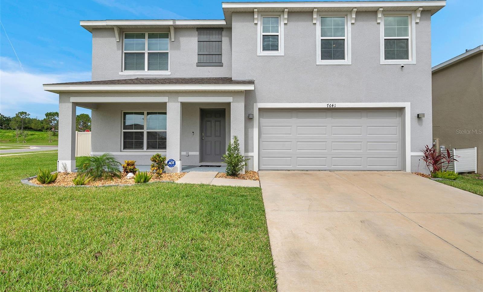 Photo one of 7641 Sail Clover Ln Zephyrhills FL 33540 | MLS TB8394064