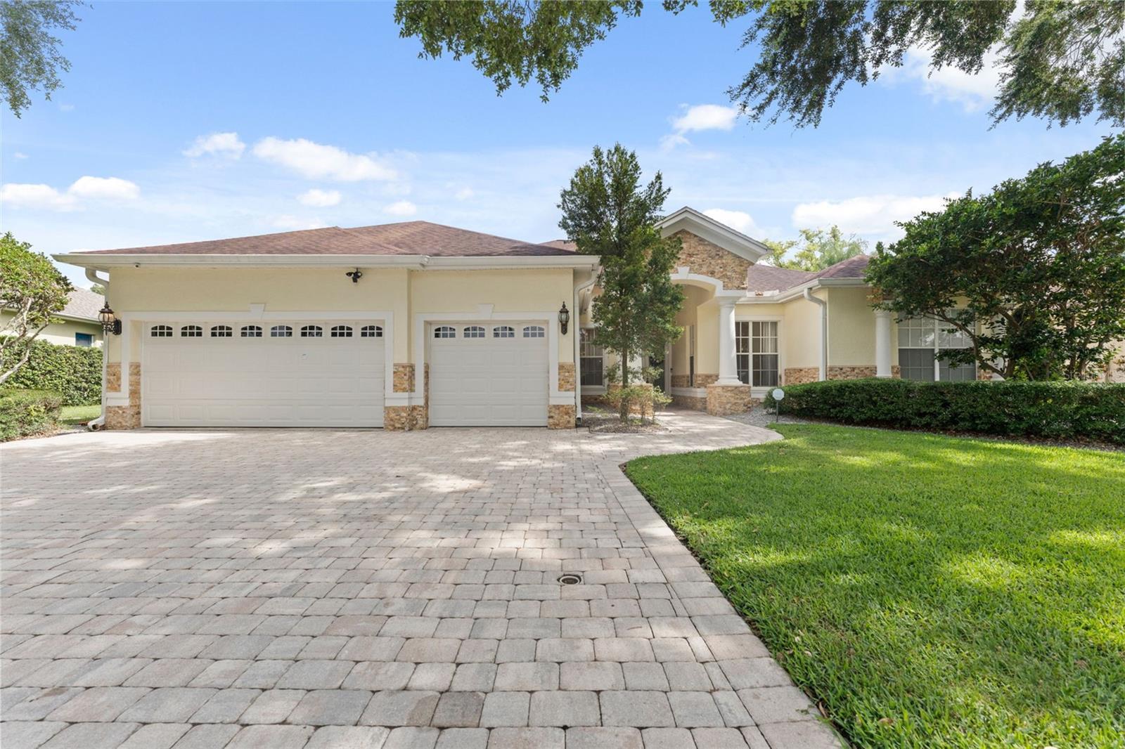 Photo one of 10310 Carroll Cove Pl Tampa FL 33612 | MLS TB8394118