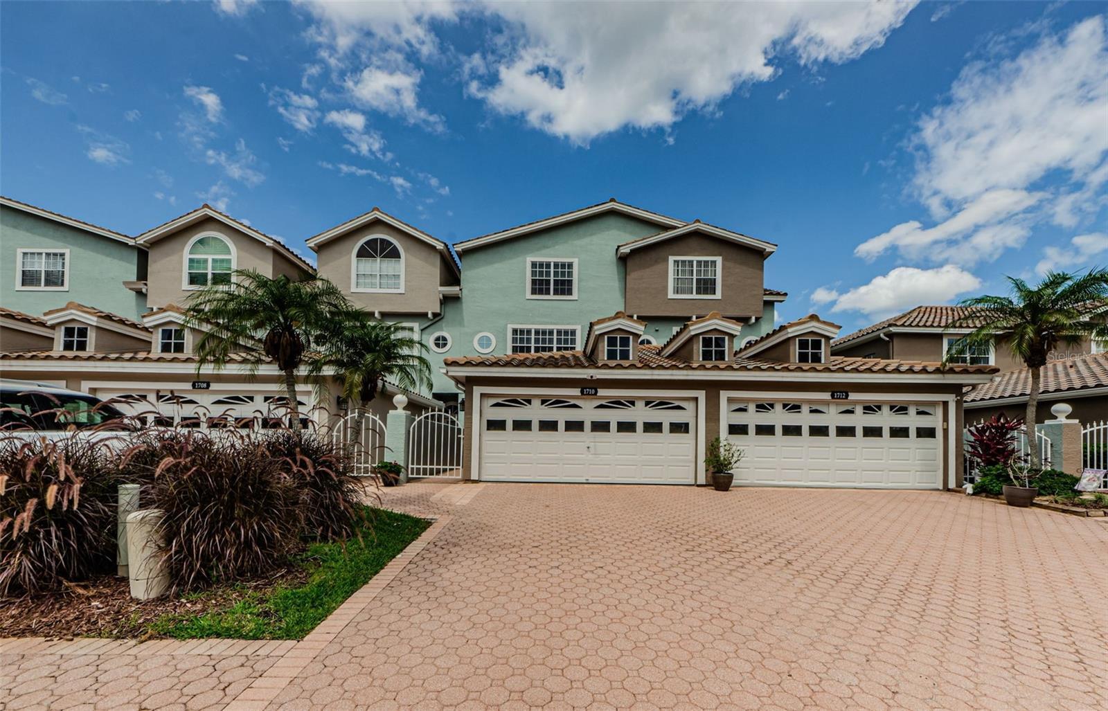 Photo one of 1710 Lago Vista Blvd Palm Harbor FL 34685 | MLS TB8394674