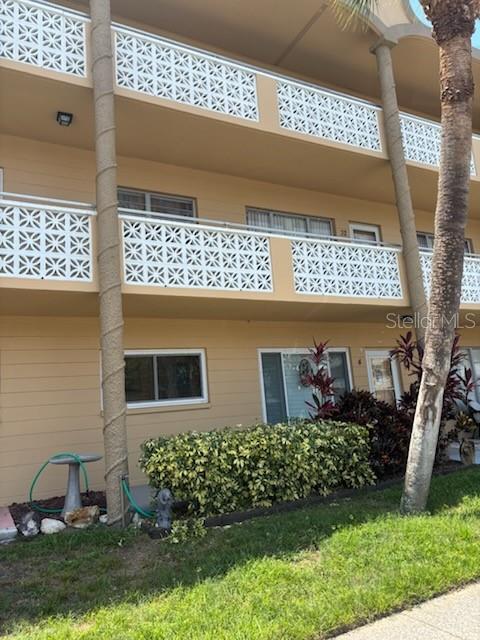 Photo one of 2466 Ecuadorian Way # 32 Clearwater FL 33763 | MLS TB8396234