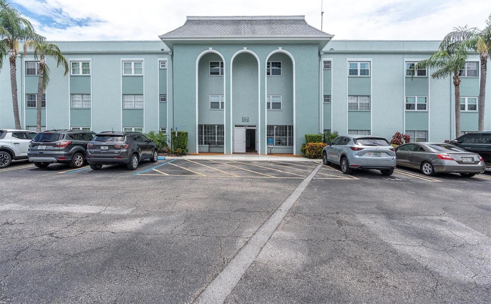 Photo one of 1706 Belleair Forest Dr # 146 Belleair FL 33756 | MLS TB8400718