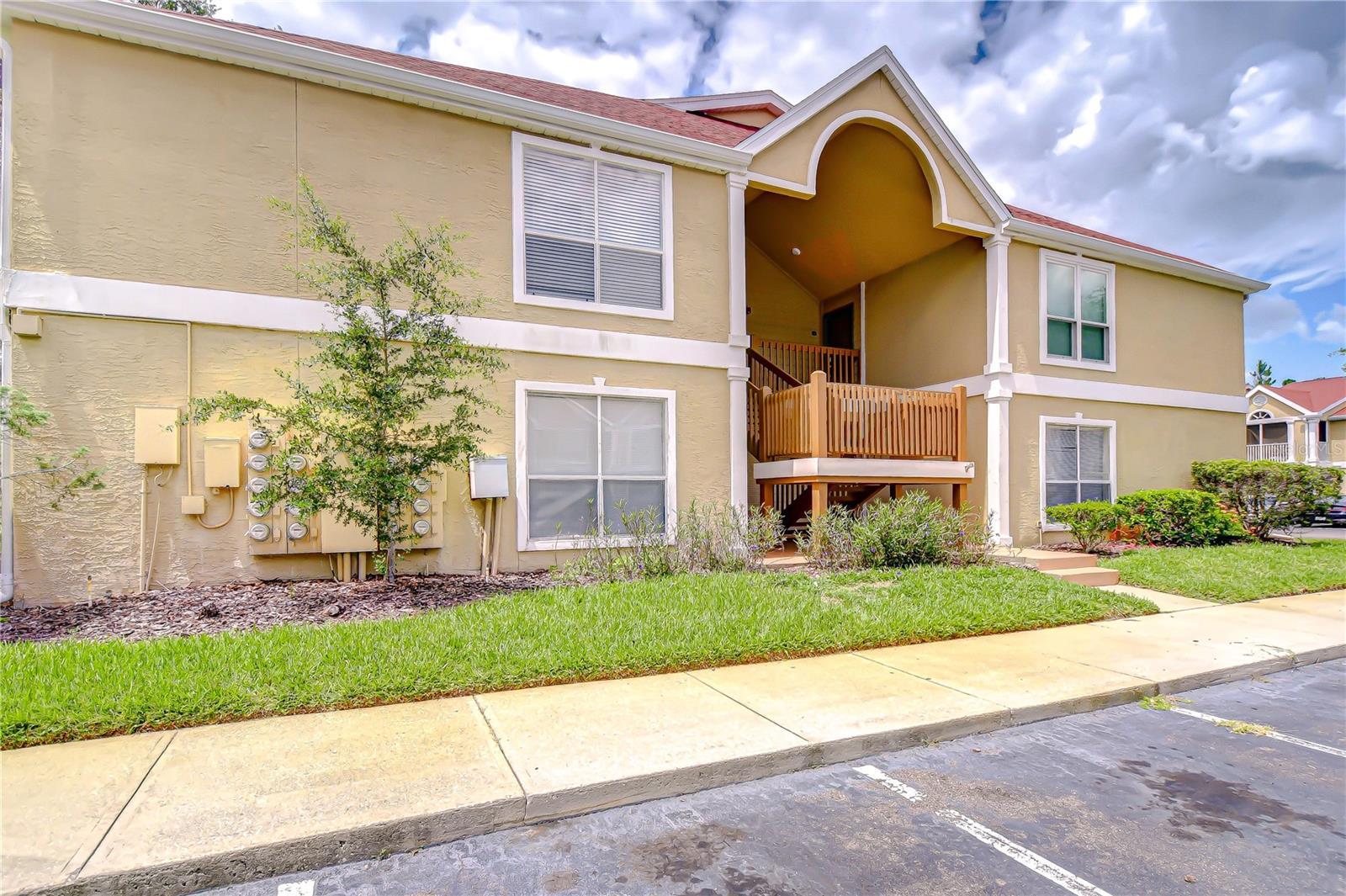 Photo one of 9481 Highland Oak Dr # 1506 Tampa FL 33647 | MLS TB8402264