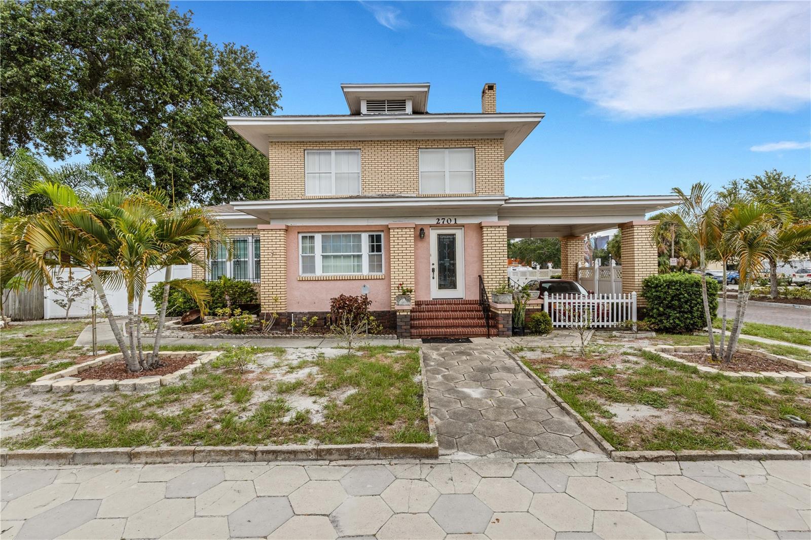 Photo one of 2701 1St S Ave St Petersburg FL 33712 | MLS U8205411