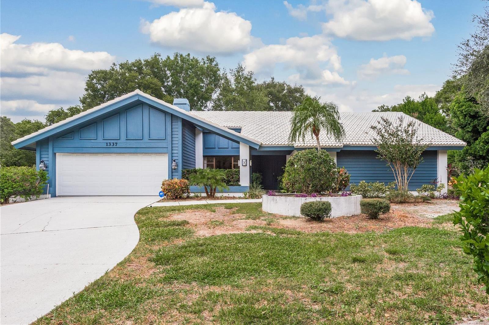 Photo one of 1337 Willow Brook Dr Palm Harbor FL 34683 | MLS U8216997