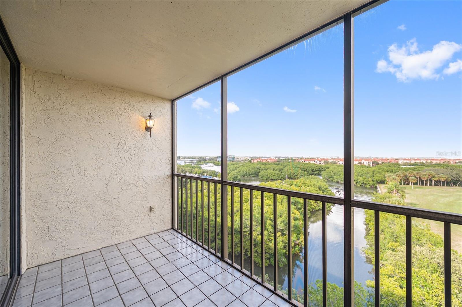 Photo one of 900 Cove Cay Dr # 7H Clearwater FL 33760 | MLS U8221947
