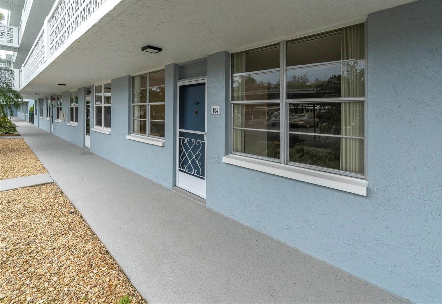 Photo one of 4895 Bay Ne St # 104 St Petersburg FL 33703 | MLS U8223671